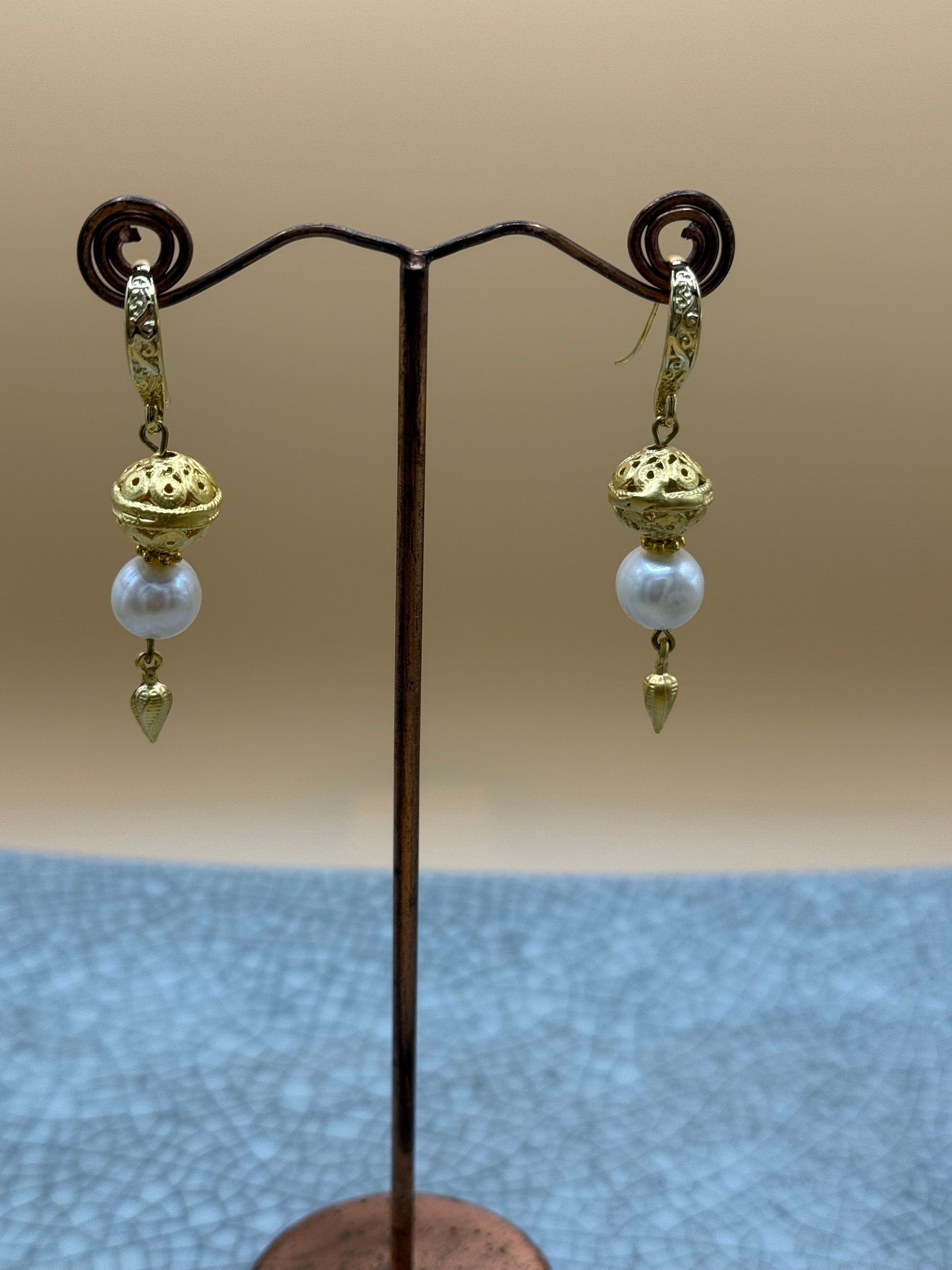 Freshwater pearl & Gold Earrings