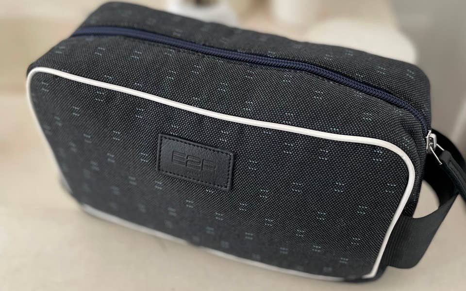 No 7 Man sustainable wash bag in canvas and leather red and white