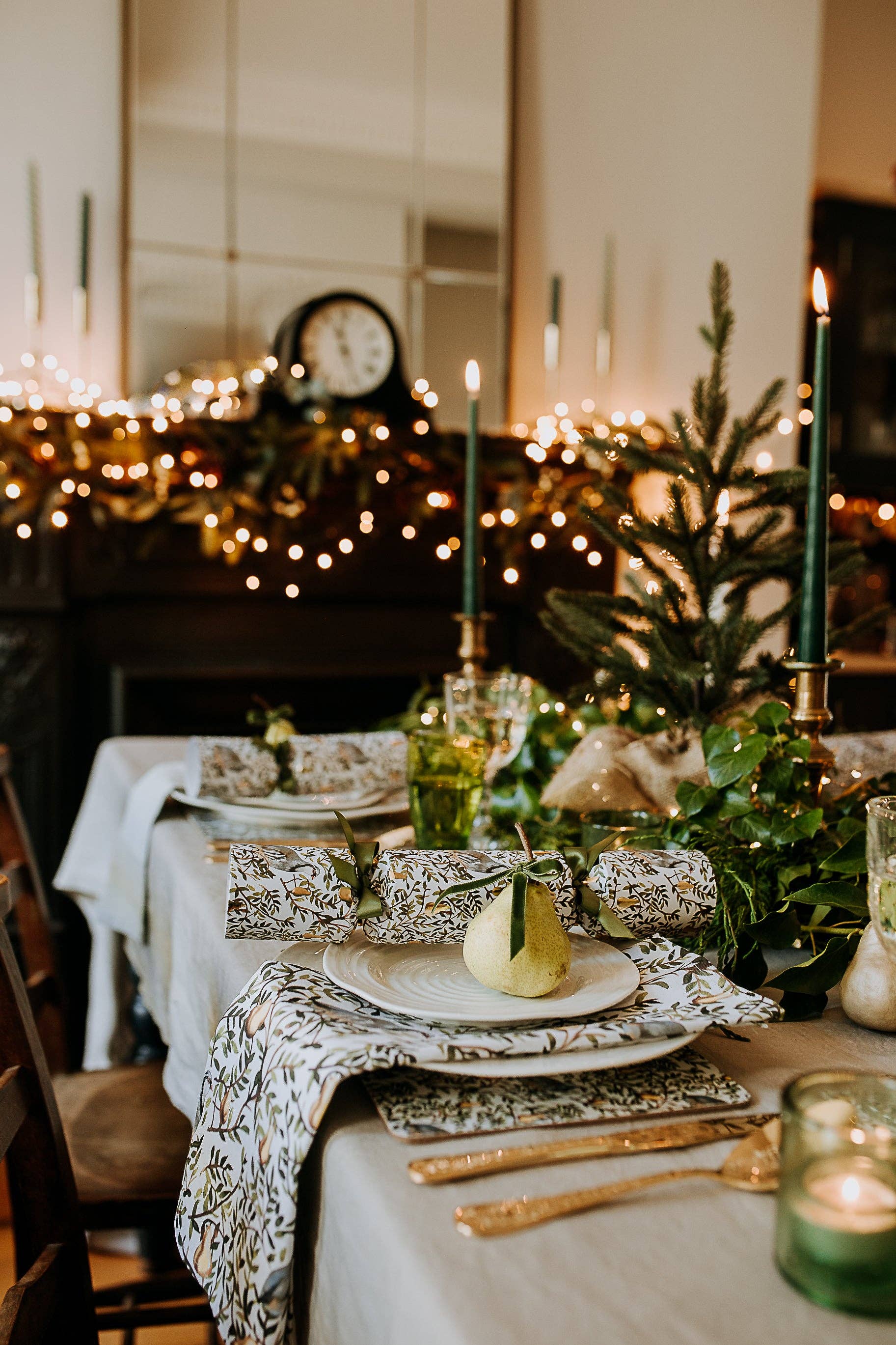 PARTRIDGE IN A PEAR TREE LUXURY CHRISTMAS CRACKERS