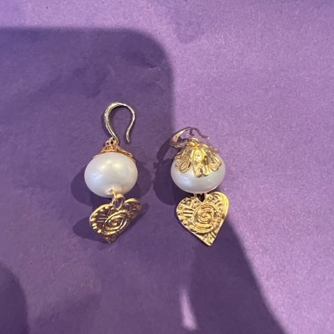 Pearl and gold heart hook earrings