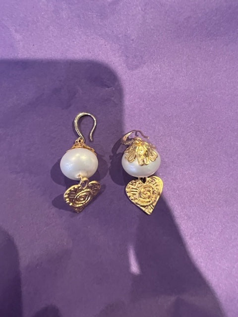 Pearl and gold heart hook earrings