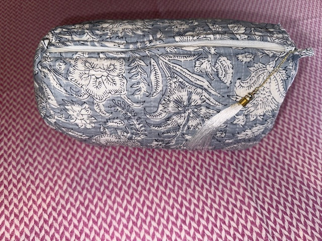 Light grey set of three wash bags