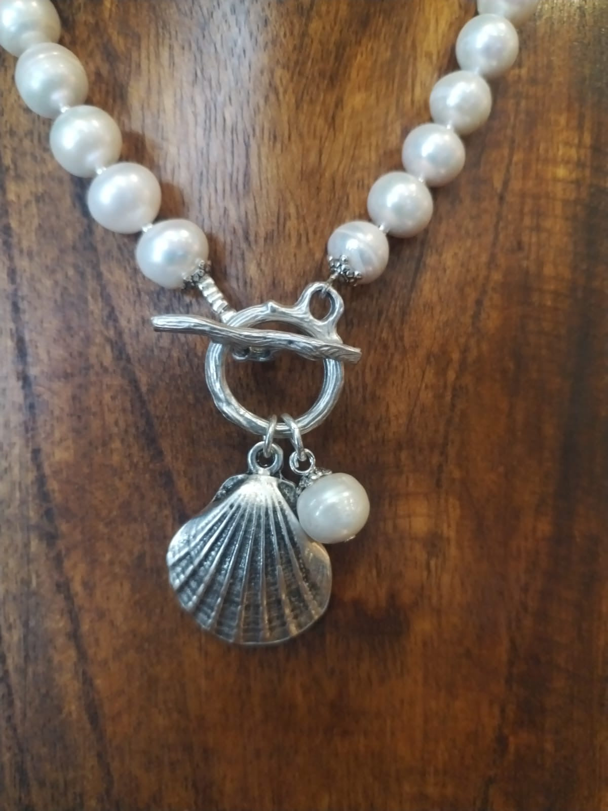 Freshwater pearl necklace with silver shell charm