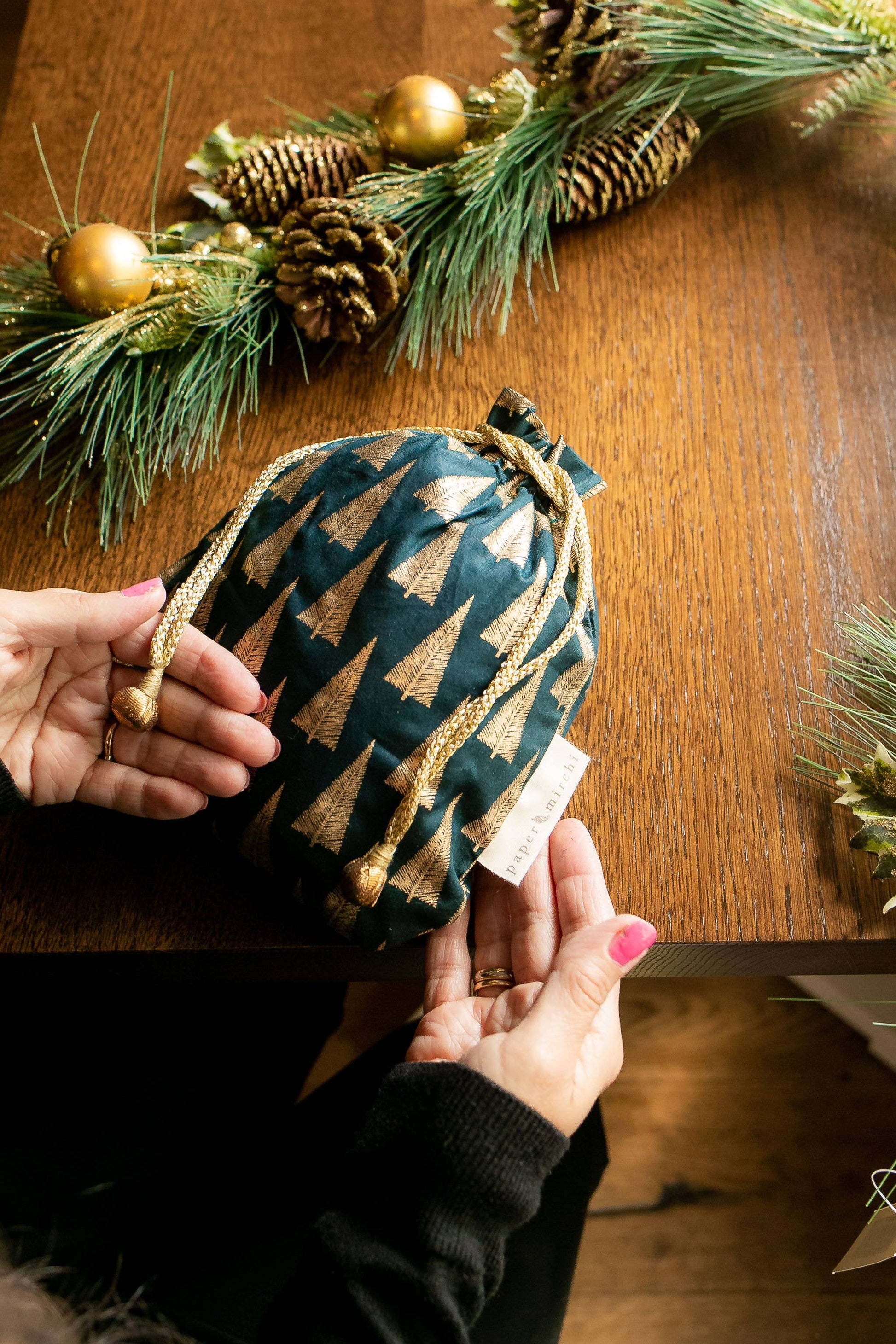 Medium Fabric Gift Bags Drawstring- : Medium - H23cm x W19cm, Scarlet Woodland