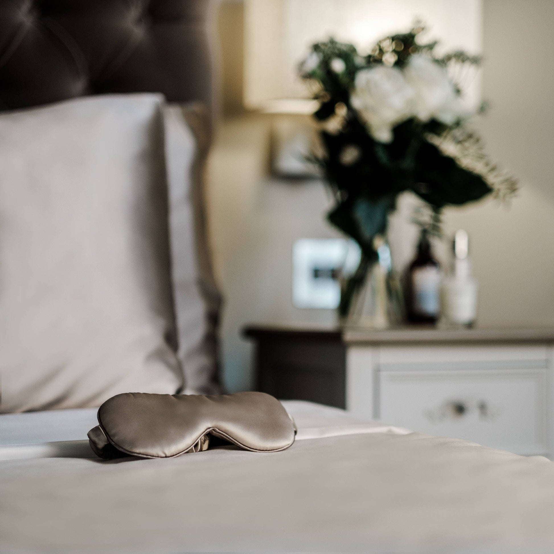 Oyster  Pure Silk Eye Mask with gift box