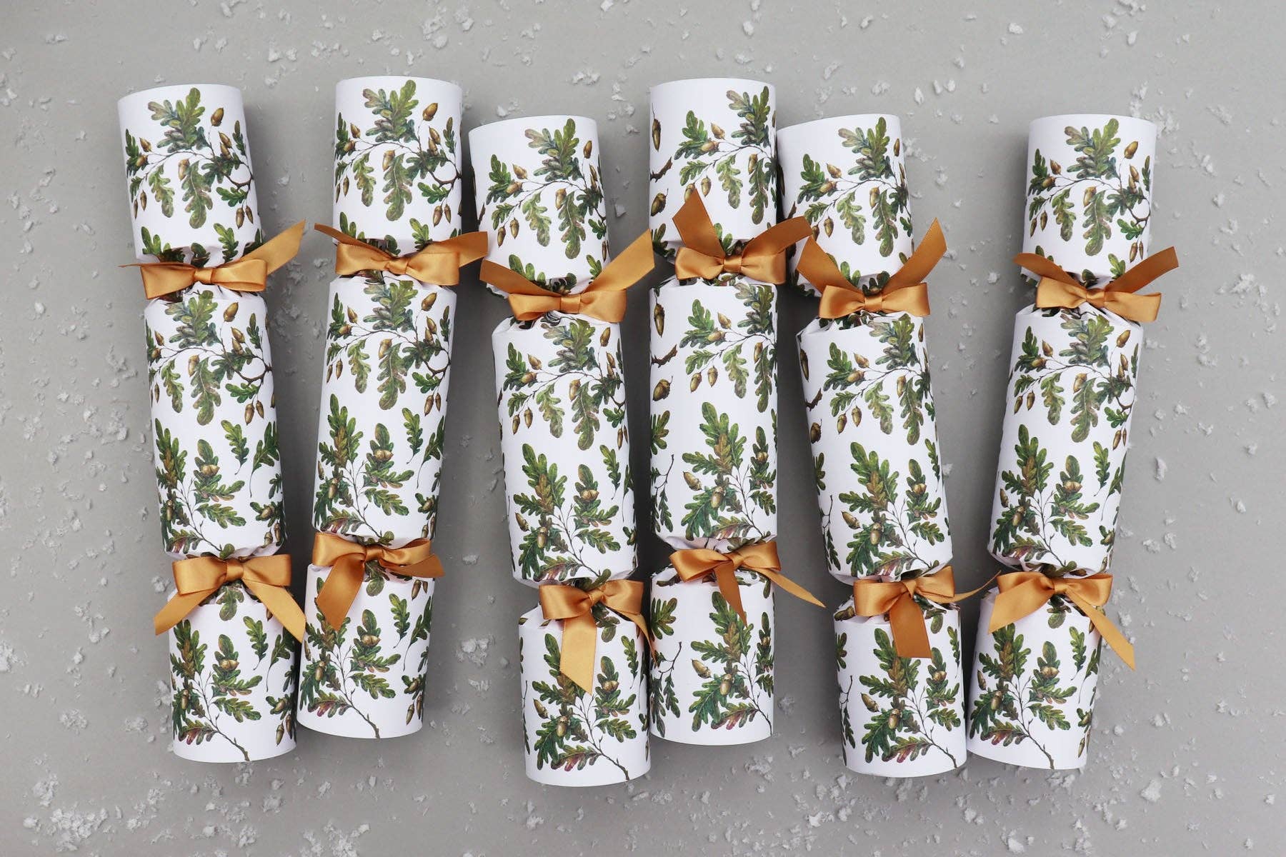 OAK LEAVES & ACORNS LUXURY CHRISTMAS CRACKERS