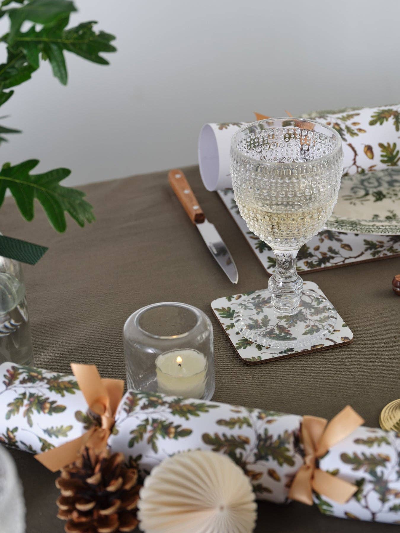 OAK LEAVES & ACORNS LUXURY CHRISTMAS CRACKERS
