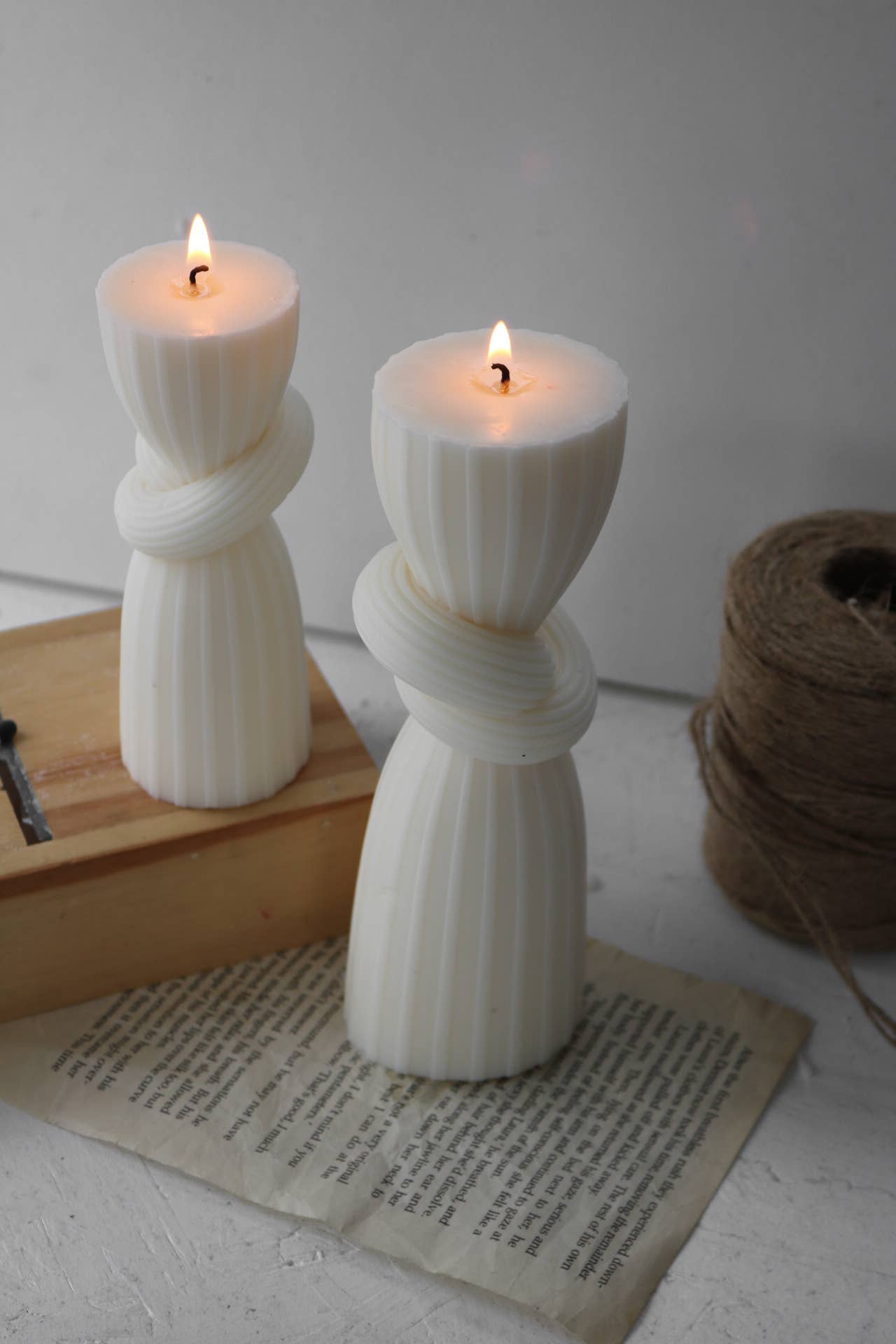 Sienna candle: Natural/off white, Large