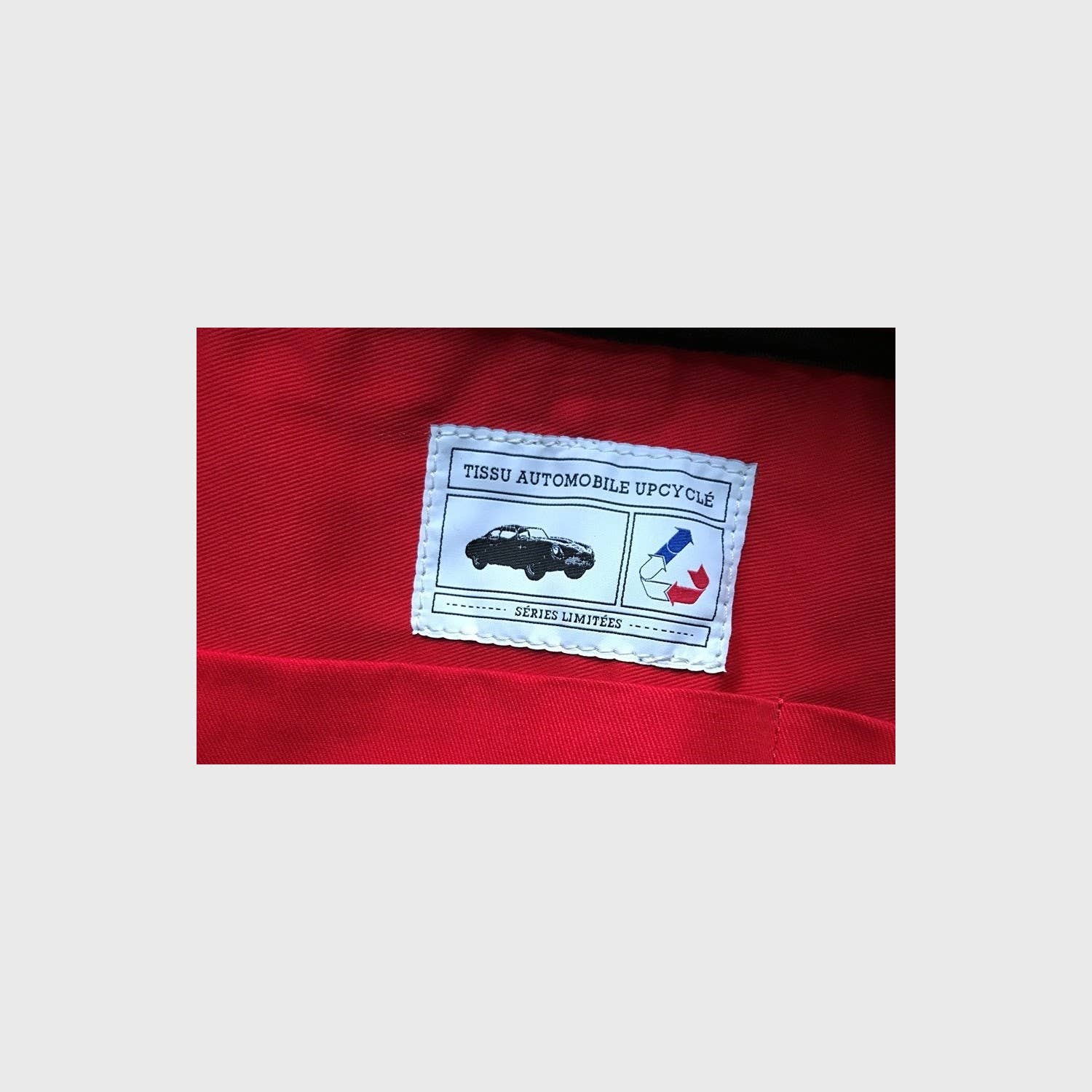 Woman's Giovana black and red fabric cabin bag