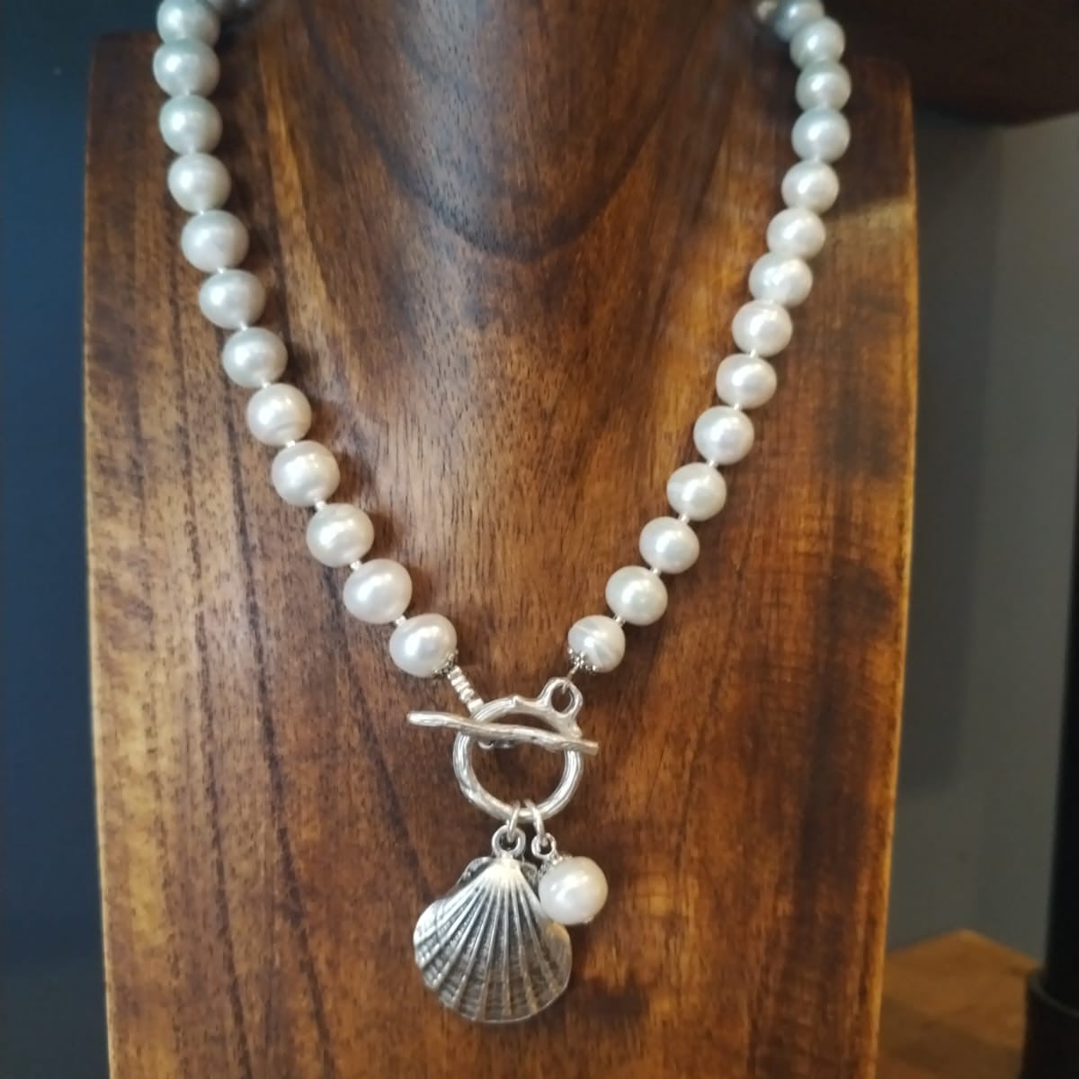 Freshwater pearl necklace with silver shell charm