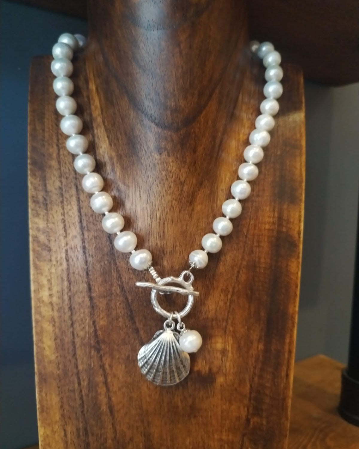 Freshwater pearl necklace with silver shell charm