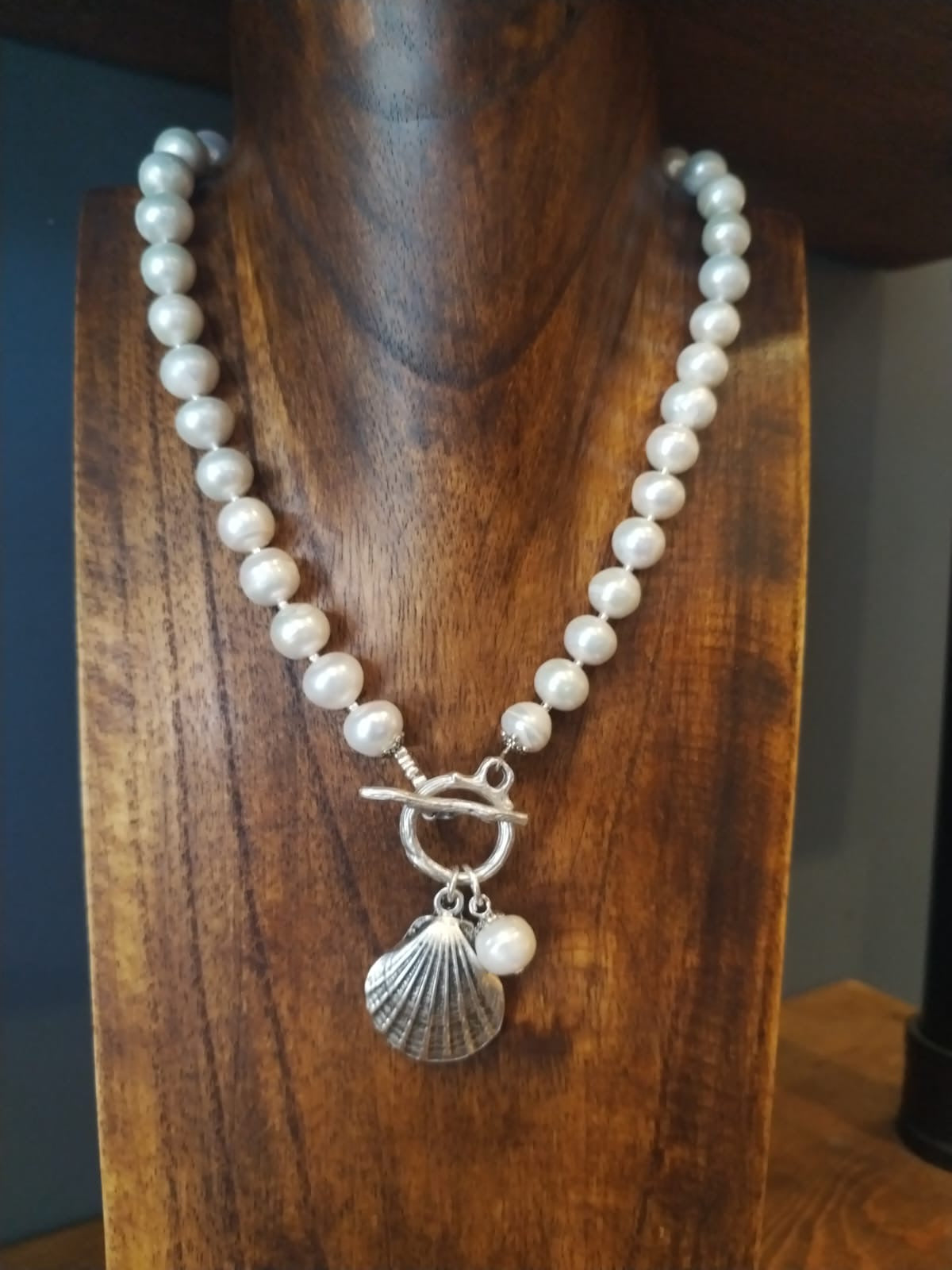 Freshwater pearl necklace with silver shell charm