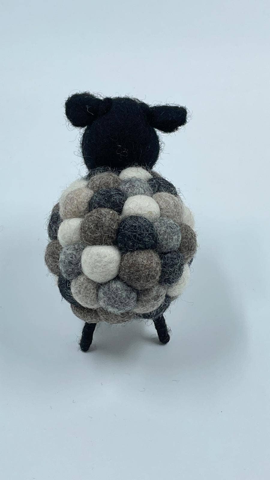 Handmade Felt Colorful Pompom Pom Pom sheep pin cushion