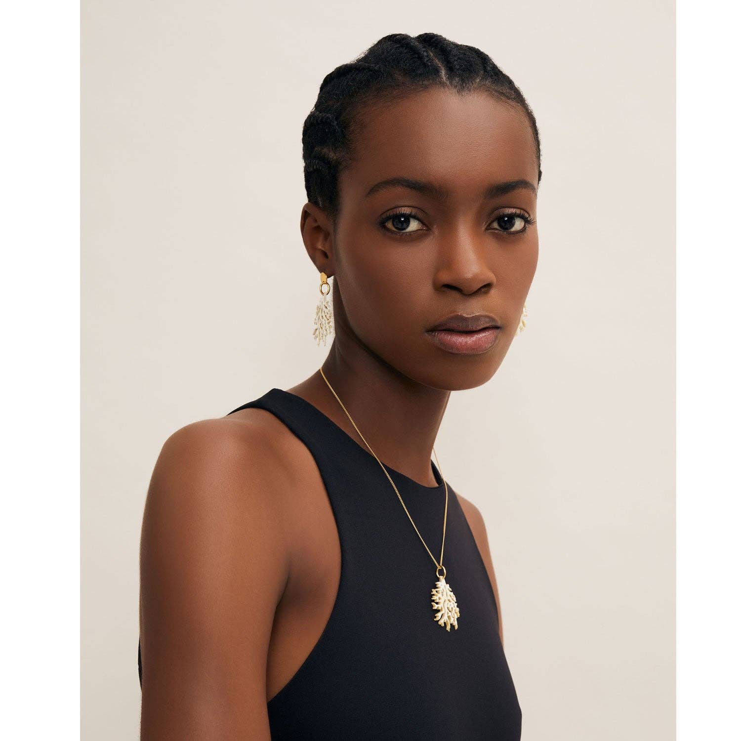 White coral shaped earring - Gold