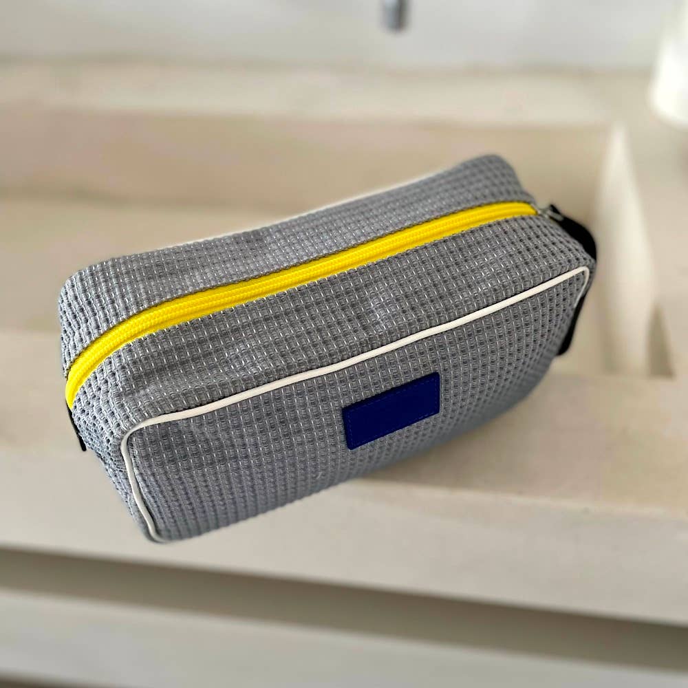 5 Eco responsible toiletry bag for man in light grey canvas