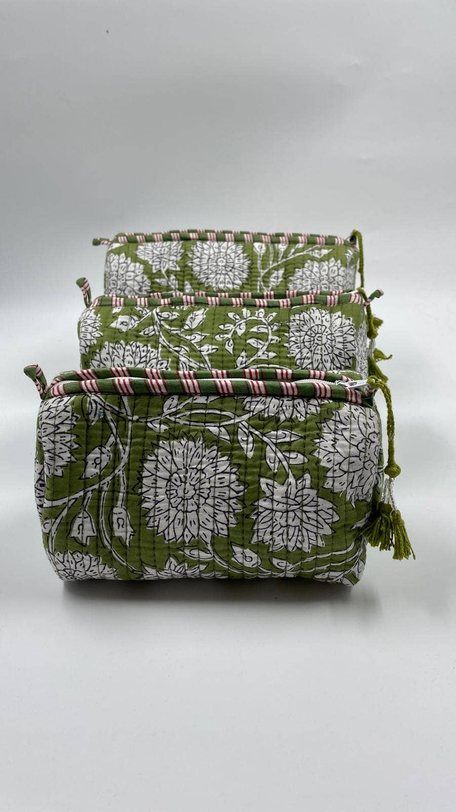 Green Chrysanthemum quilted wash bag set of 3 small medium & large
