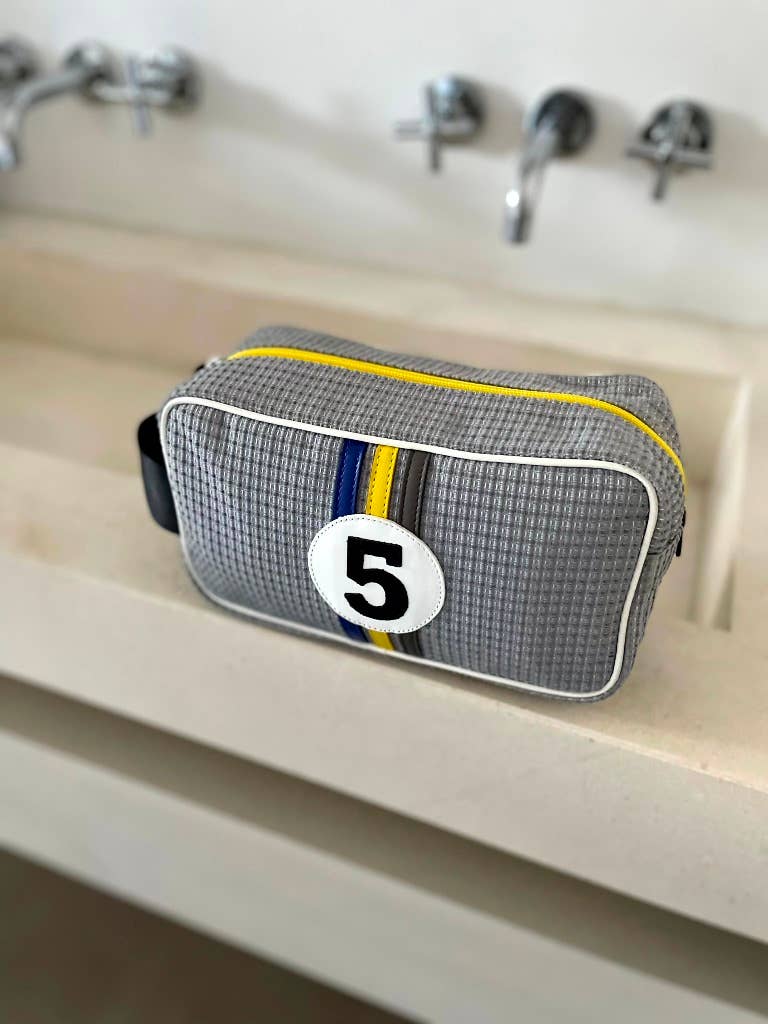 5 Eco responsible toiletry bag for man in light grey canvas