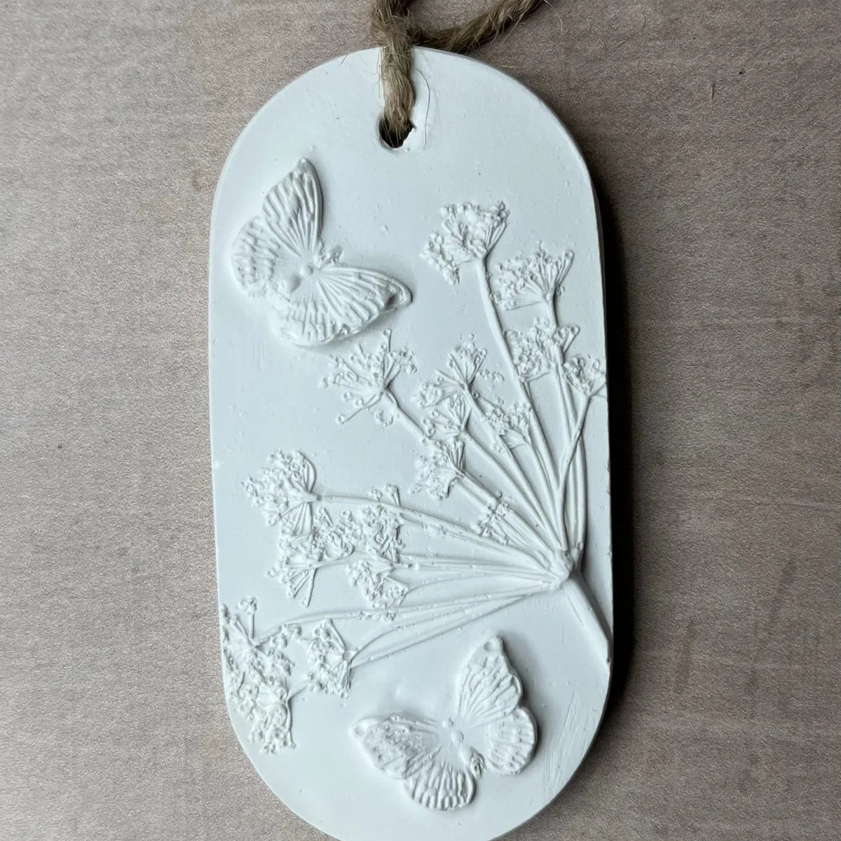 Small Butterflies and Cow Parsley Botanical Cast Fragrance Diffuser The Foxglove Tree