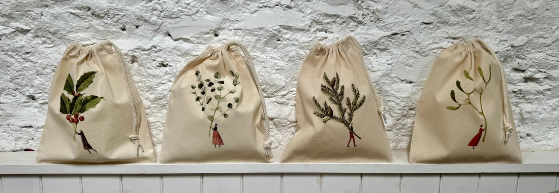 Laura Stoddart Mistletoe Drawstring Gift Bag – Small